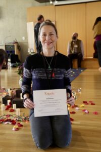 Maud with certificate
